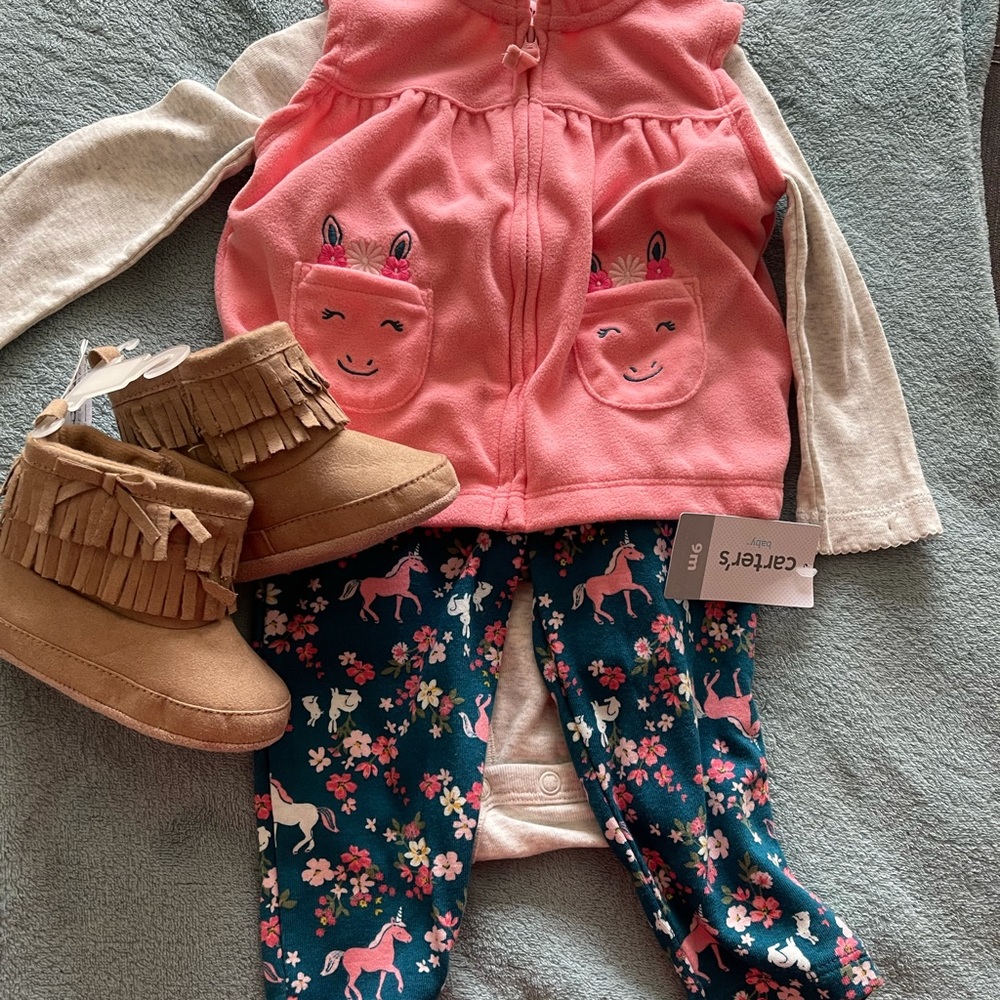Girls clothing set with booties
